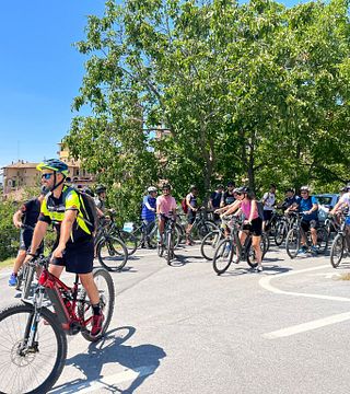 "Langhe del Barolo" Private E-bike Tour - Asphalt and Dirt Road
