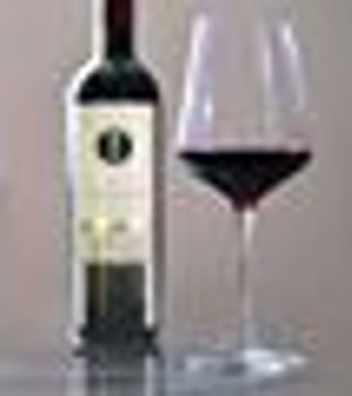 Degustação de vinhos com refeição tradicional "Peka"