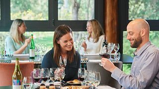Esperienza stagionale: arte, vino e indulgenza dalla fattoria alla tavola
