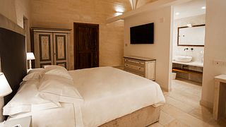 Relax in the Luxurious Negroamaro Suite at Torleanzi Winery