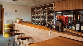 Cata de vinos en Vinoteka Brda