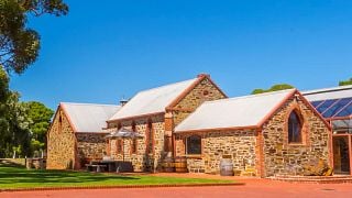 Cata de vinos en la bodega Chapel Hill