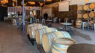 Cata de vinos y visita a la Bodega Negociant
