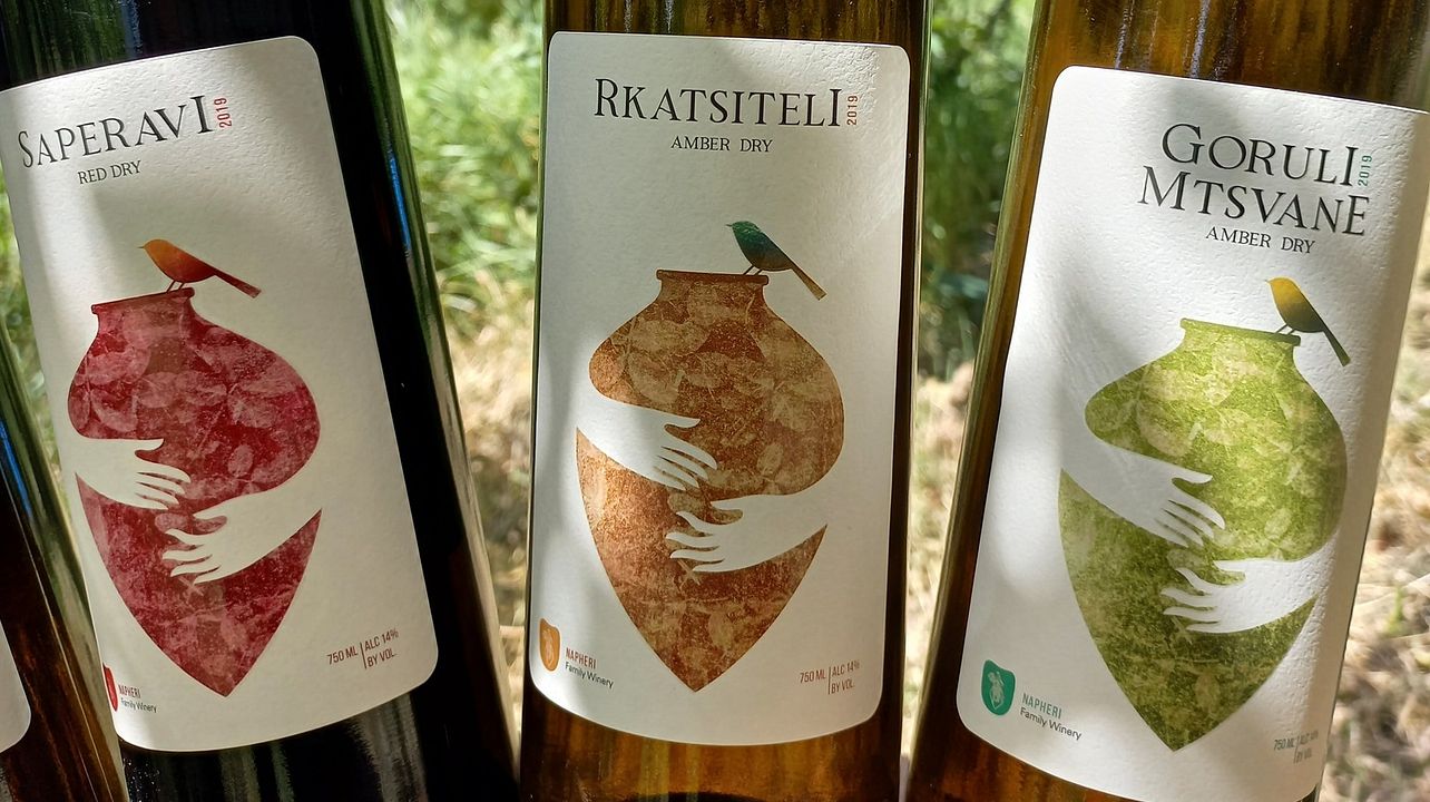 Cata de vinos en la bodega Napheri