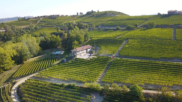 Besuch und Weinprobe bei Az Ag Sukula