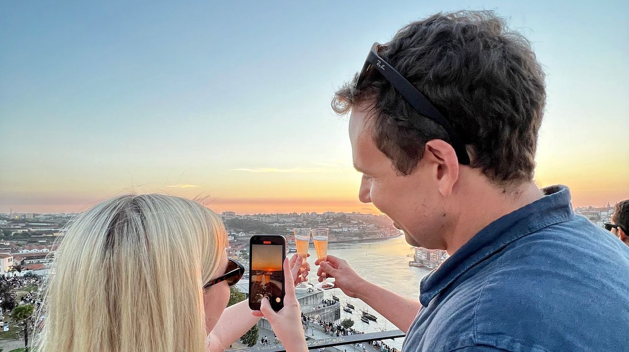 Pôr do sol e champanhe no Porto