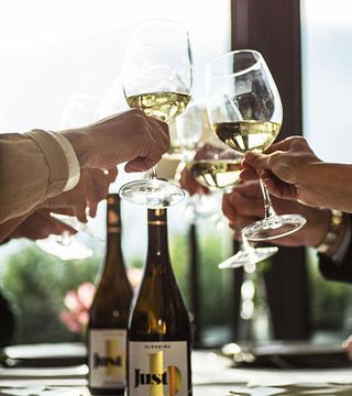 Degustazione di vini e tour presso Just B Galicia