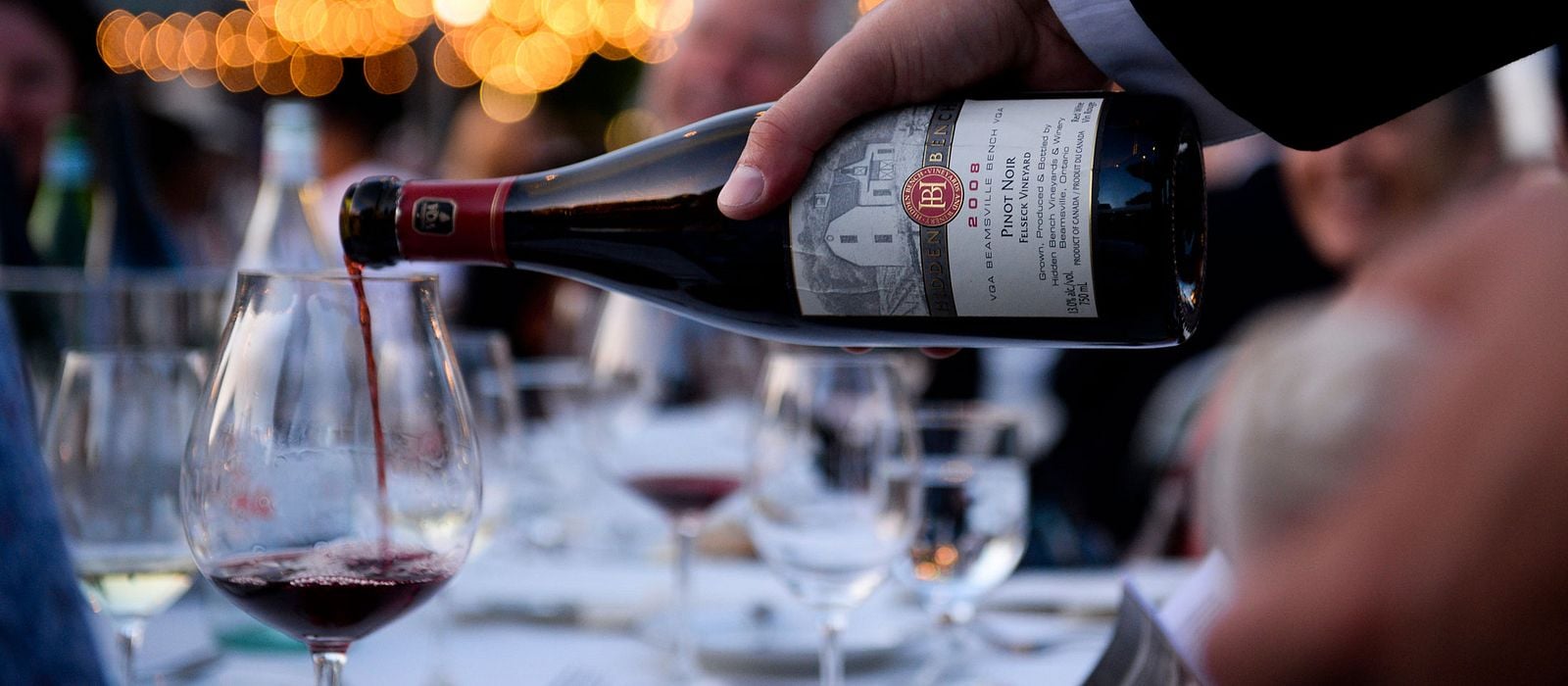 PouringWine-IPNC-CWK0409