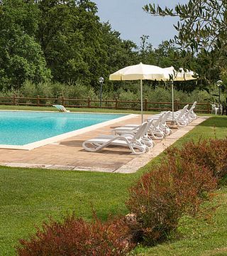 VILLAS Y APARTAMENTOS EN BADIA DI MORRONA - TOSCANA