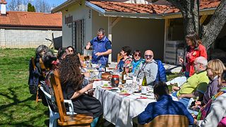 Cata de 5 vinos con comida local en la bodega Dragoshinov