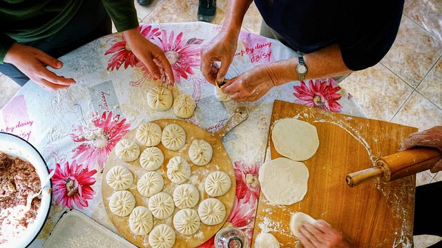 Clase magistral de cata de vinos y elaboración de khinkali