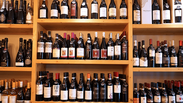 Wine Tasting near Turin Royal Palace in music-inspired Enoteca