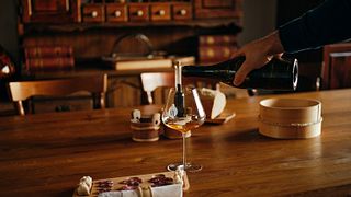 Uma Jornada Artesanal de Charcutaria e Vinhos