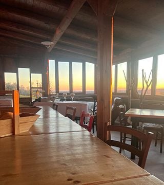 Winery tour and tasting of 3 wines with 3 courses at Villa della Rosa