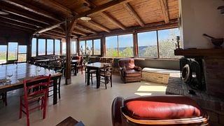 Visita a la bodega y almuerzo o cena de 5 platos con degustación de vinos en Villa della Rosa.