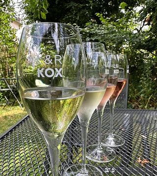 Tauchen Sie tiefer in die Geschichte von Domaine Kox & Wine Tasting ein