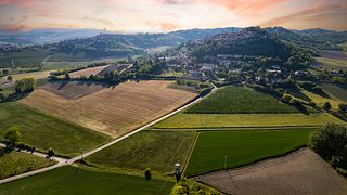 O estilo Castello di Uviglie: passeio pelas antigas pedreiras de Pietra da Cantoni, visita à vinícola e degustação