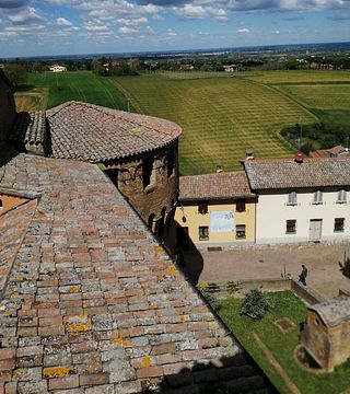An artistic village, castle tour & winery