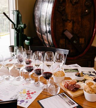 Vini Tulloch - Esperienza misteriosa di degustazione di vini con formaggi e salumi locali