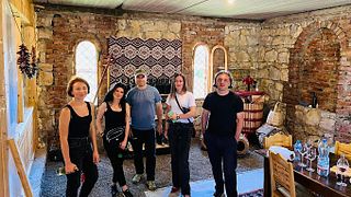 Cata de vinos en la bodega Nikoladze (incluido el transporte desde Kutaisi)