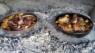 Degustação de vinhos com refeição tradicional "Peka"