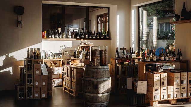 Vinprovning och besök av våra biodynamiska vingårdar och/eller källare