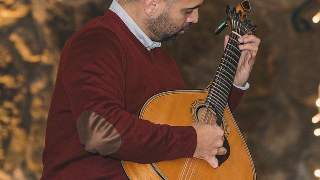 Porto: Caves de Vinho do Porto Fonseca com visita, prova e espetáculo de Fado