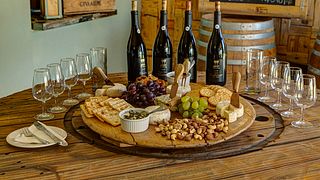 Weintour und Verkostung im Neuras Wine & Wildlife Estate bei Naankuse