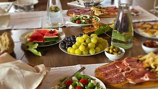 Weinprobe mit lokalen Snacks im Pintar Wine & Guest Estate