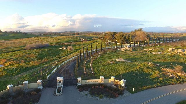 Dégustation de vins et visite du domaine viticole Fäsi Estate