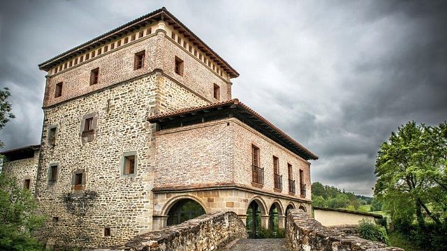 Visitez les vignobles, la tour médiévale et les paysages étonnants de Torre De Murga