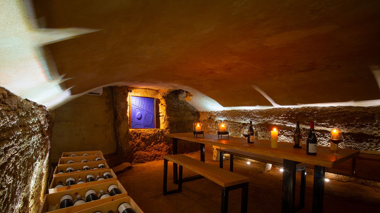 Degustazione di vini premium Châteauneuf du Pape con arte | La Grotta di Mattia