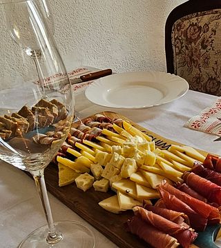 Il sapore della tradizione: esperienza condivisa di vino da tavola
