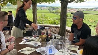 Esperienza in Valpolicella: 2 cantine con pranzo e Amarone