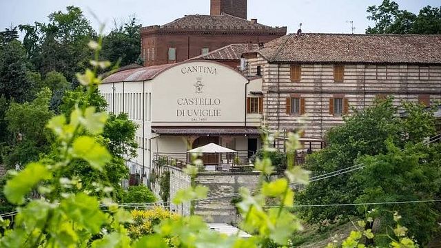 O estilo Castello di Uviglie: passeio pelas antigas pedreiras de Pietra da Cantoni, visita à vinícola e degustação