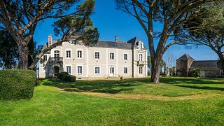 Spielen und übernachten Sie im Chateau Piegue