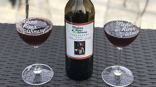 Degustazione di vini e tour presso l'azienda vinicola Medina River