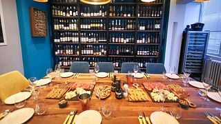 Cata de vinos de la bodega Zaharchev en Skopje Wine Room