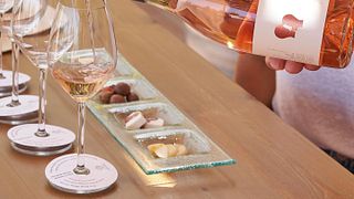 Degustazione di vini Karplma presso l'azienda vinicola Ktima Akrani