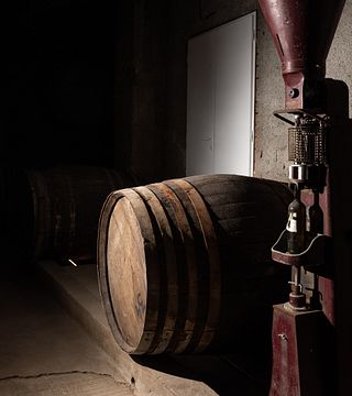 Degustazione di vini Riza presso la comunità agricola di Paros 