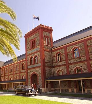Weinprobe und Tour im Chateau Tanunda