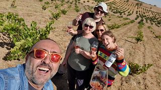 Recorrido por la Ribera del Duero desde Madrid: 4 bodegas, cata de 12 vinos y almuerzo