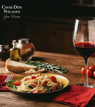 Degustação de vinhos premium harmonizados com queijos e frios na Bodega Iaccarini