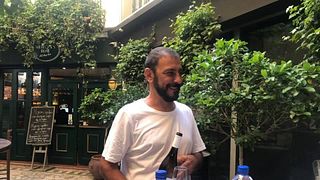 Encuentra el vino misterioso en Sherlock's: juego de cata a ciegas en Limassol