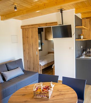 Hažić vinläger – vinprovning med boende