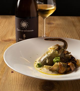  Organic Chianti Wine Tasting and Traditional Lunch at L'Unico