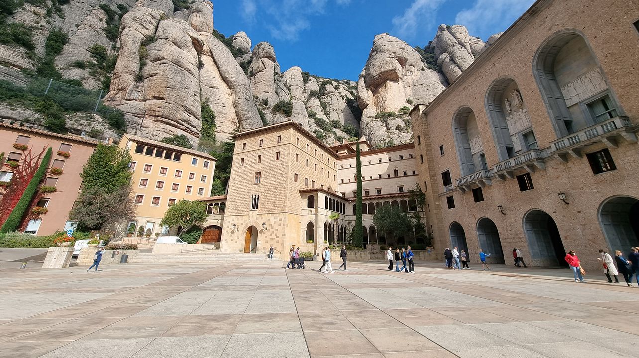 Tour privato di Montserrat ed esperienza in una boutique vinicola
