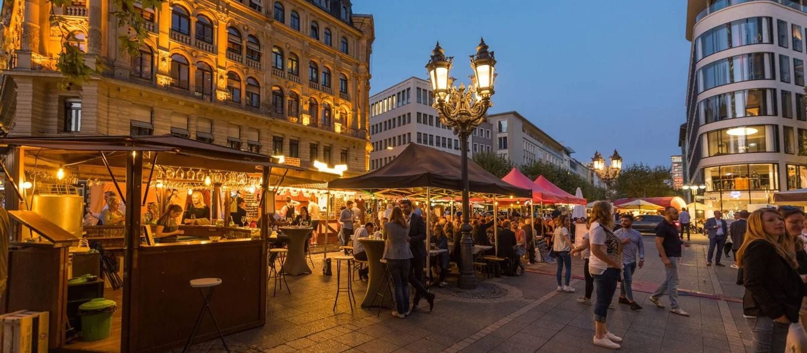 Csm Rheingauer Weinmarkt-Menschen-Opernplatz-Staende-Weinglaeser-Sommergarten Cb2a389251