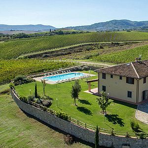 VILLAS Y APARTAMENTOS EN BADIA DI MORRONA - TOSCANA
