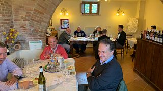 Cata de vinos y visita guiada en Chiorri